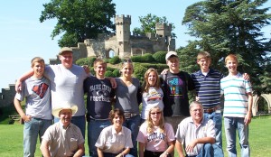 teams-from-illinois-and-missouri-enjoy-the-grounds-of-warwick-castle